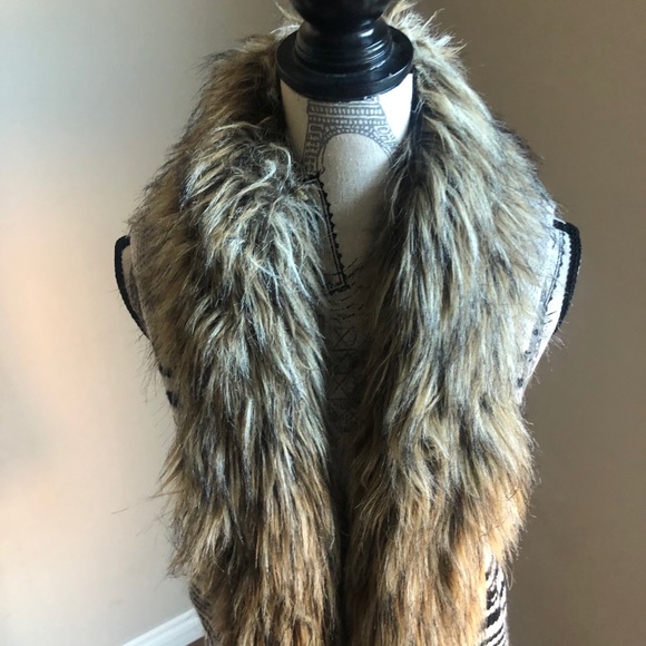 BB Dakota Jase Faux Fur trim sweater vest L - Picture 6 of 10